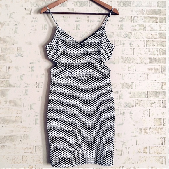H&M Dresses & Skirts - H&M Geometric Print Cut Out Dress